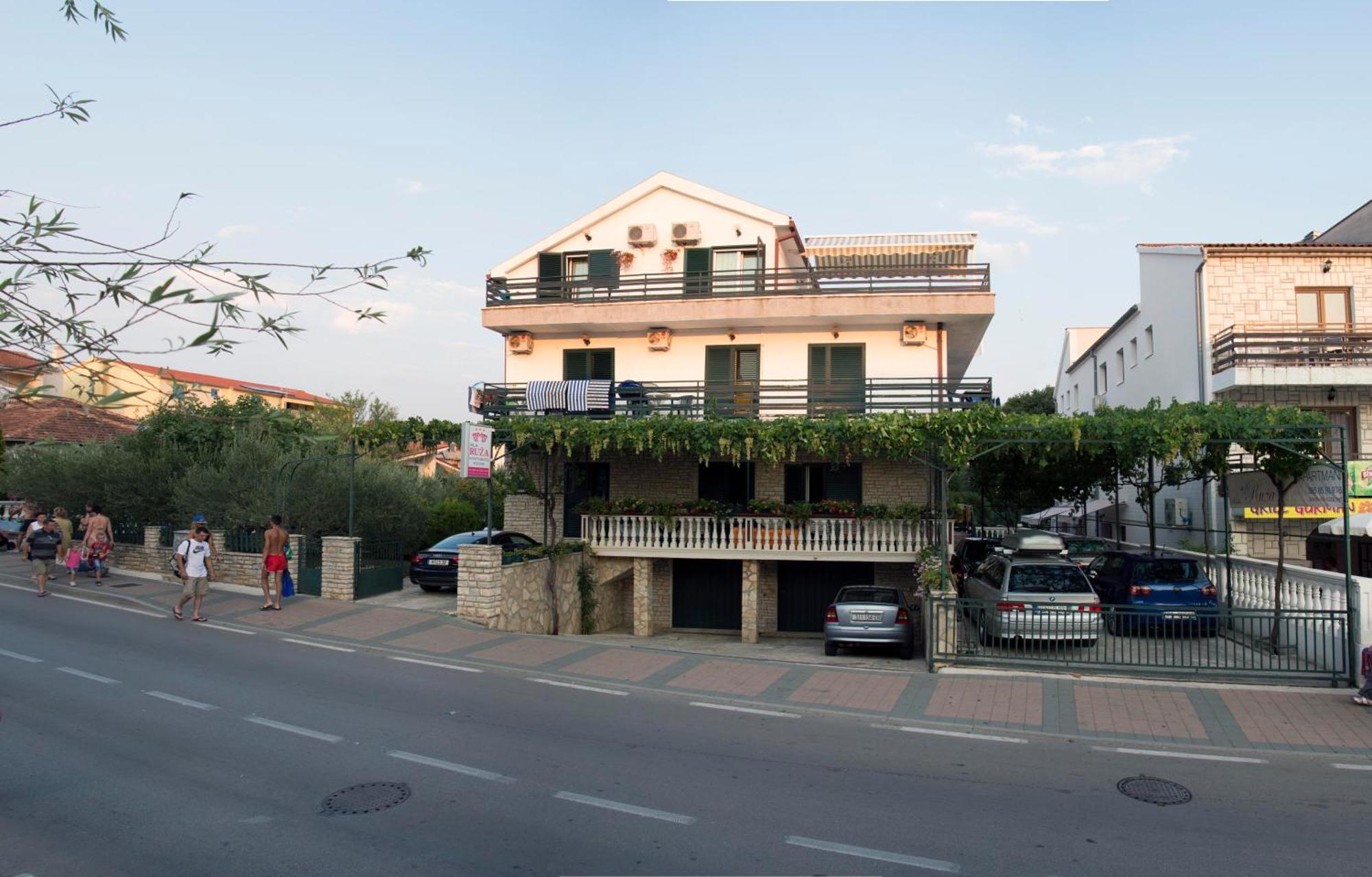 Apartments "Ruza" โวดีเซ ภายนอก รูปภาพ